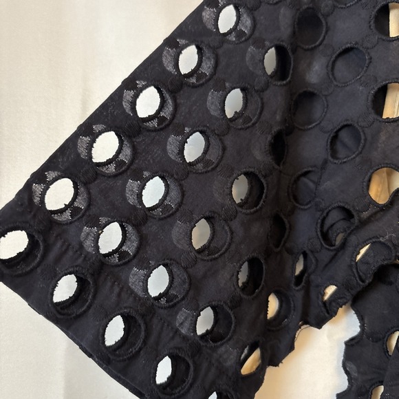 ANN TAYLOR Geo Eyelet Blouse Size S‎ Black/Cream - Picture 4 of 8